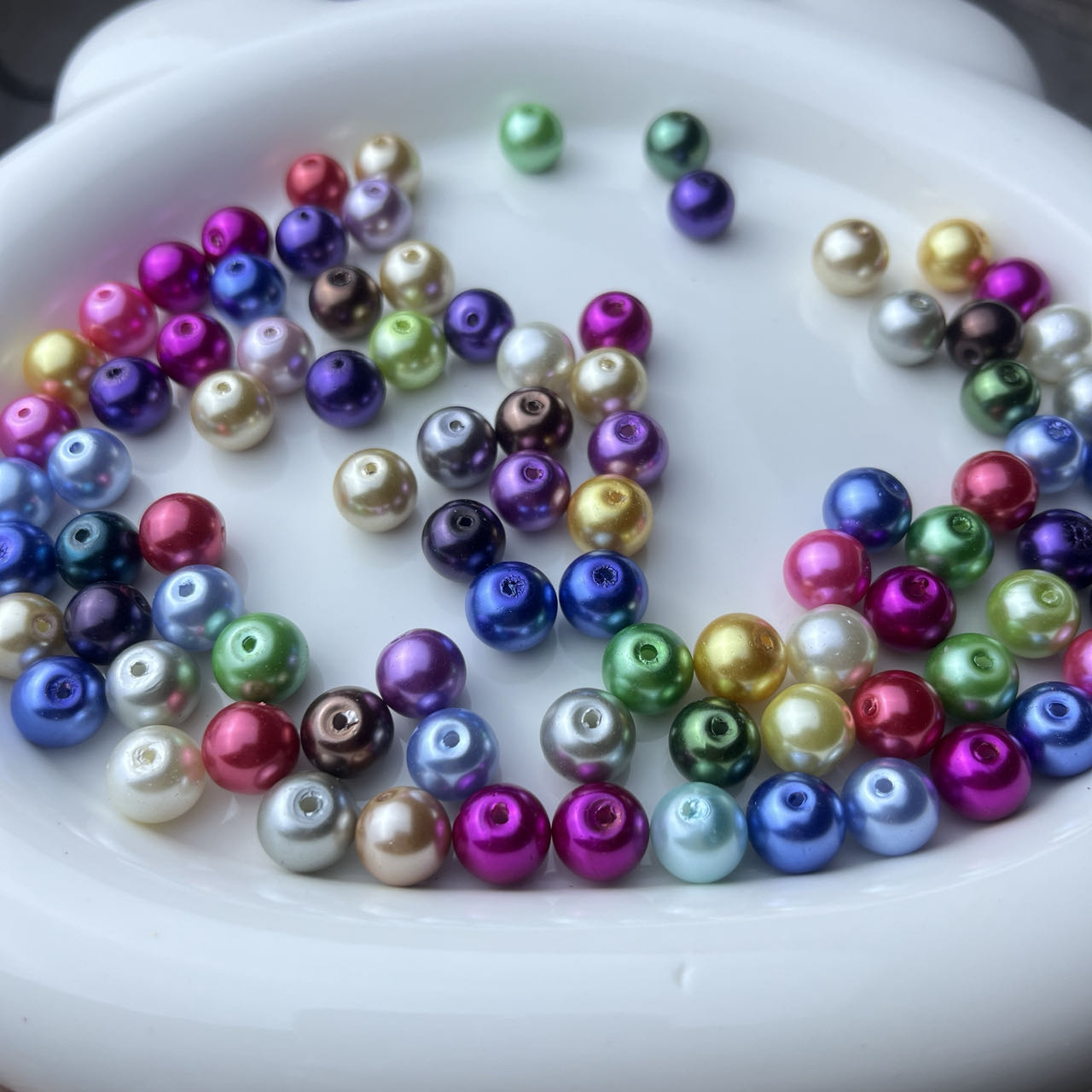 Glass pearl beads