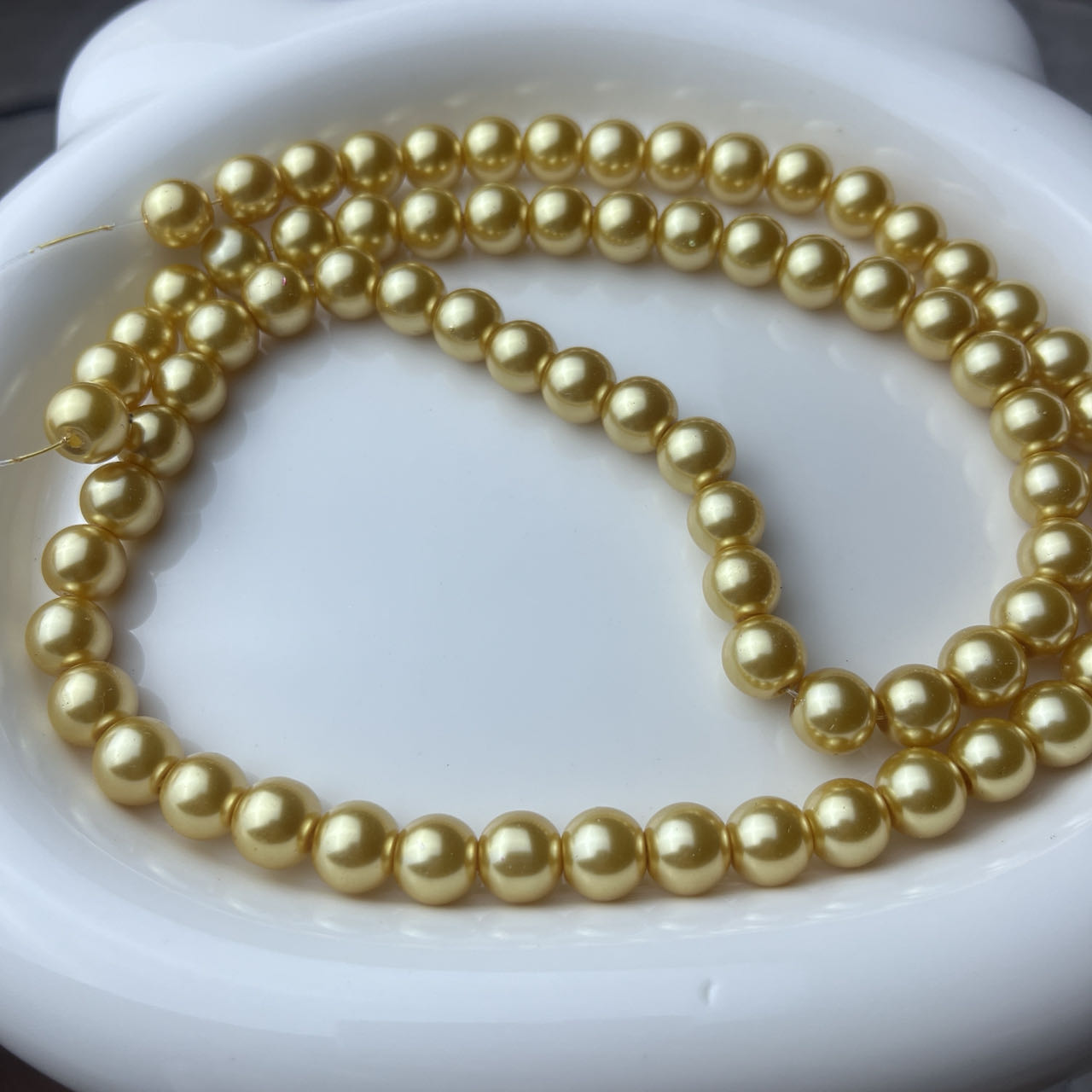 Glass pearl beads
