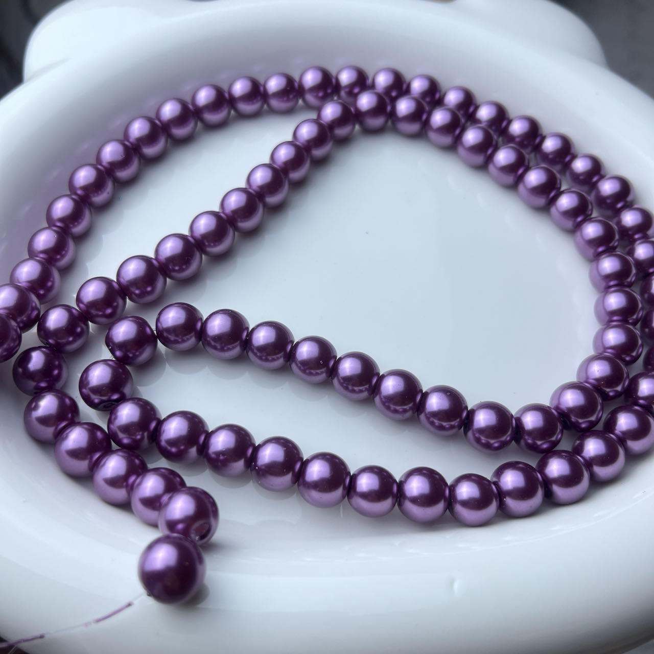 Glass pearl beads