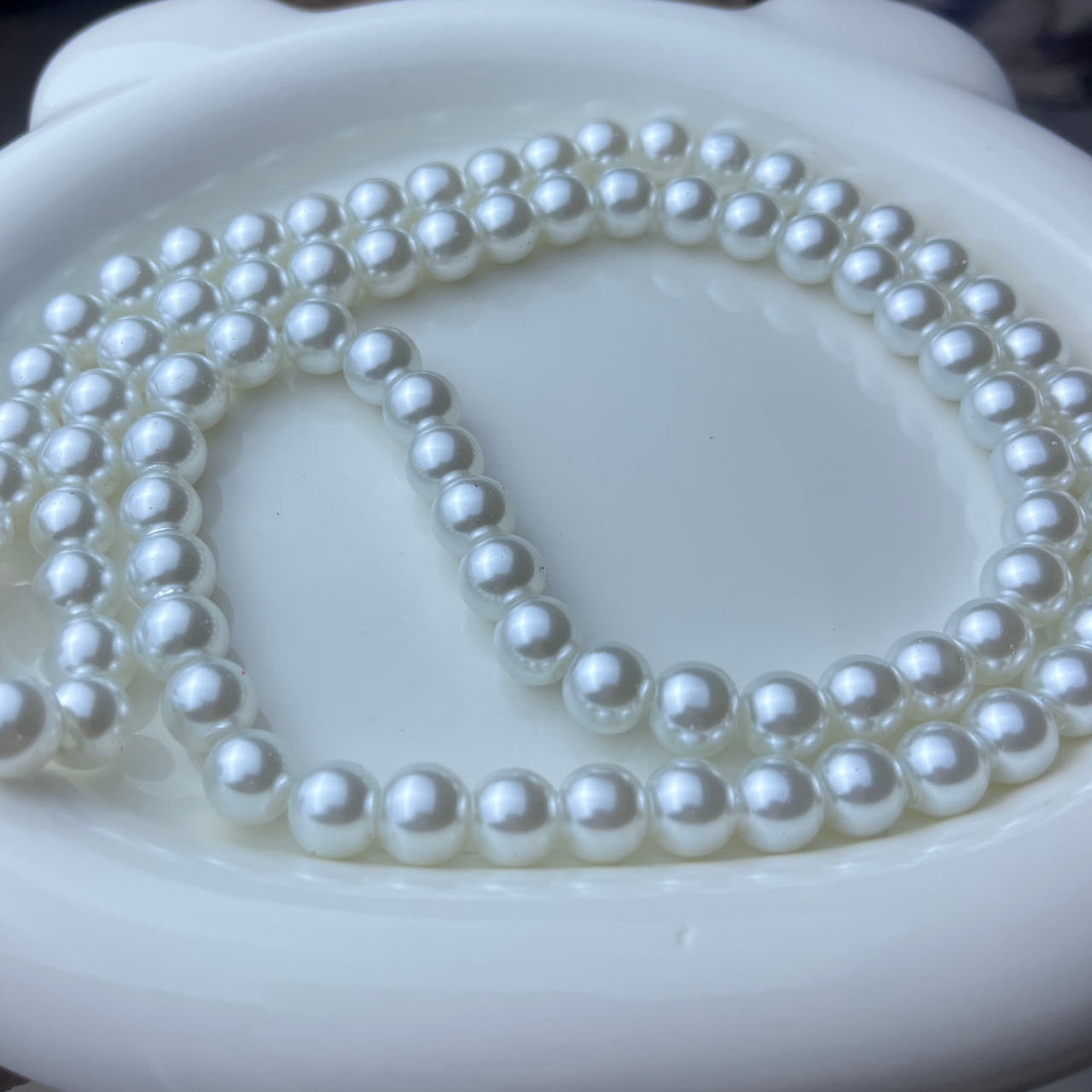 Glass pearl beads