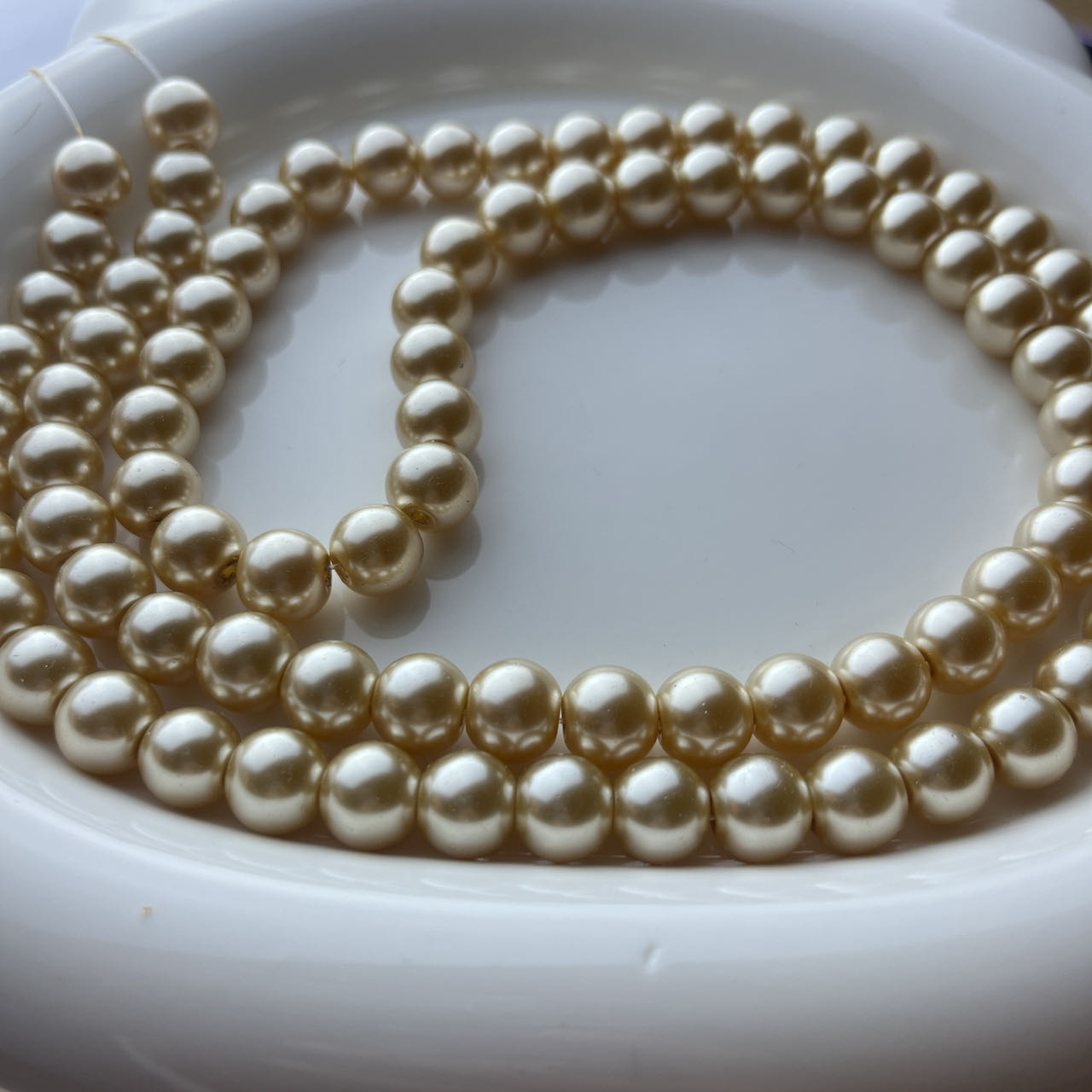 Glass pearl beads