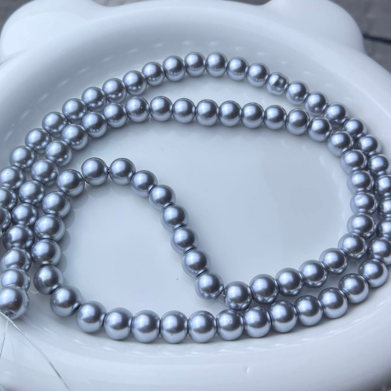 Glass pearl beads