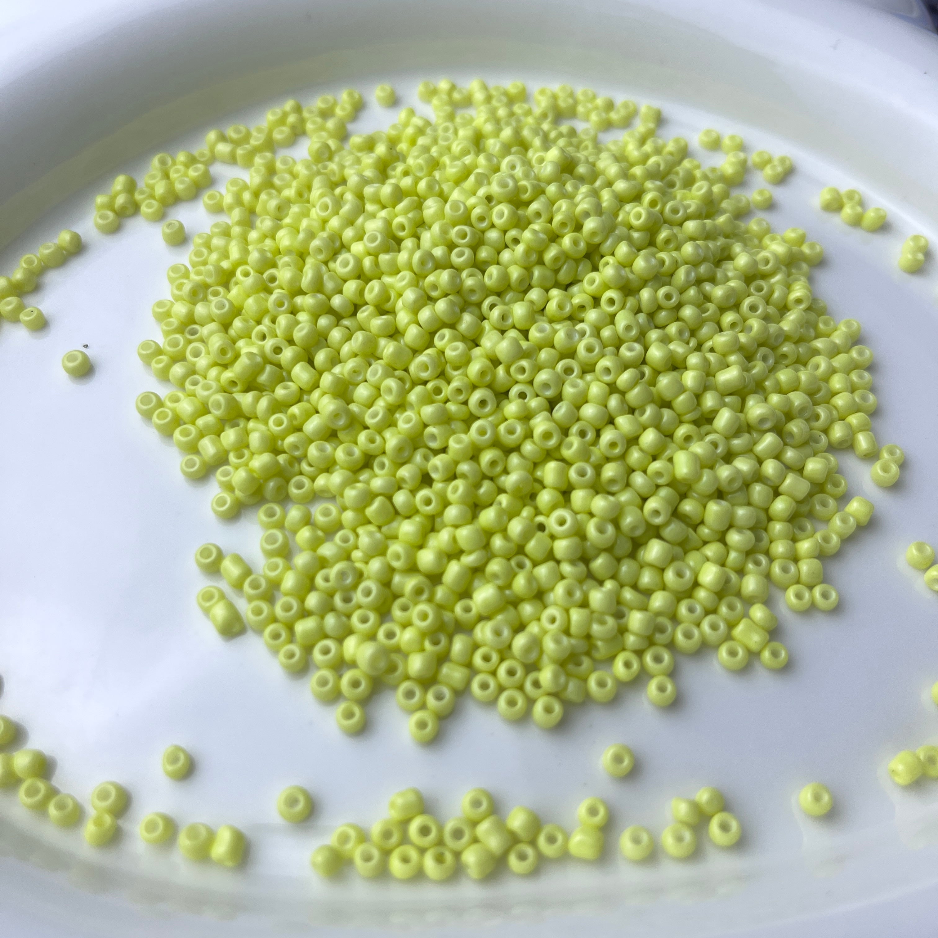 Seed beads (3mm)
