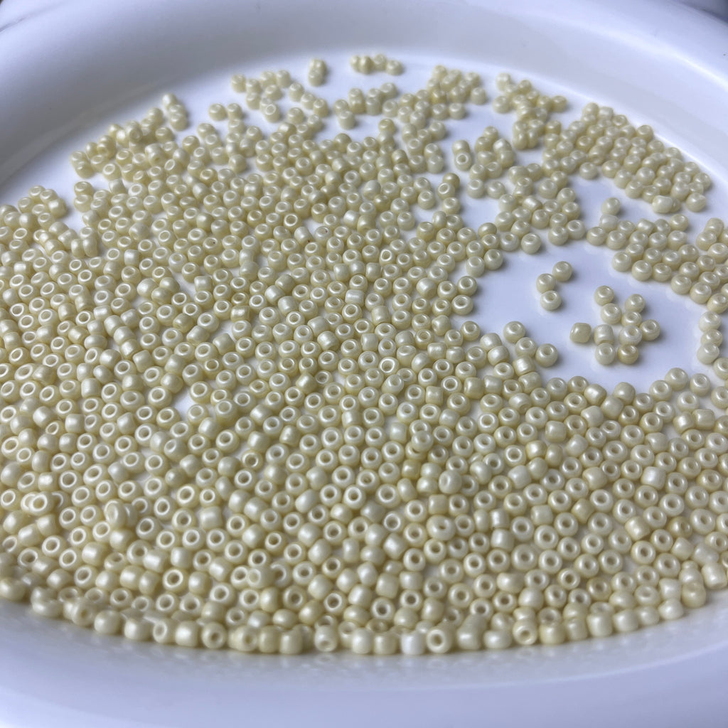 Seed beads (3mm)