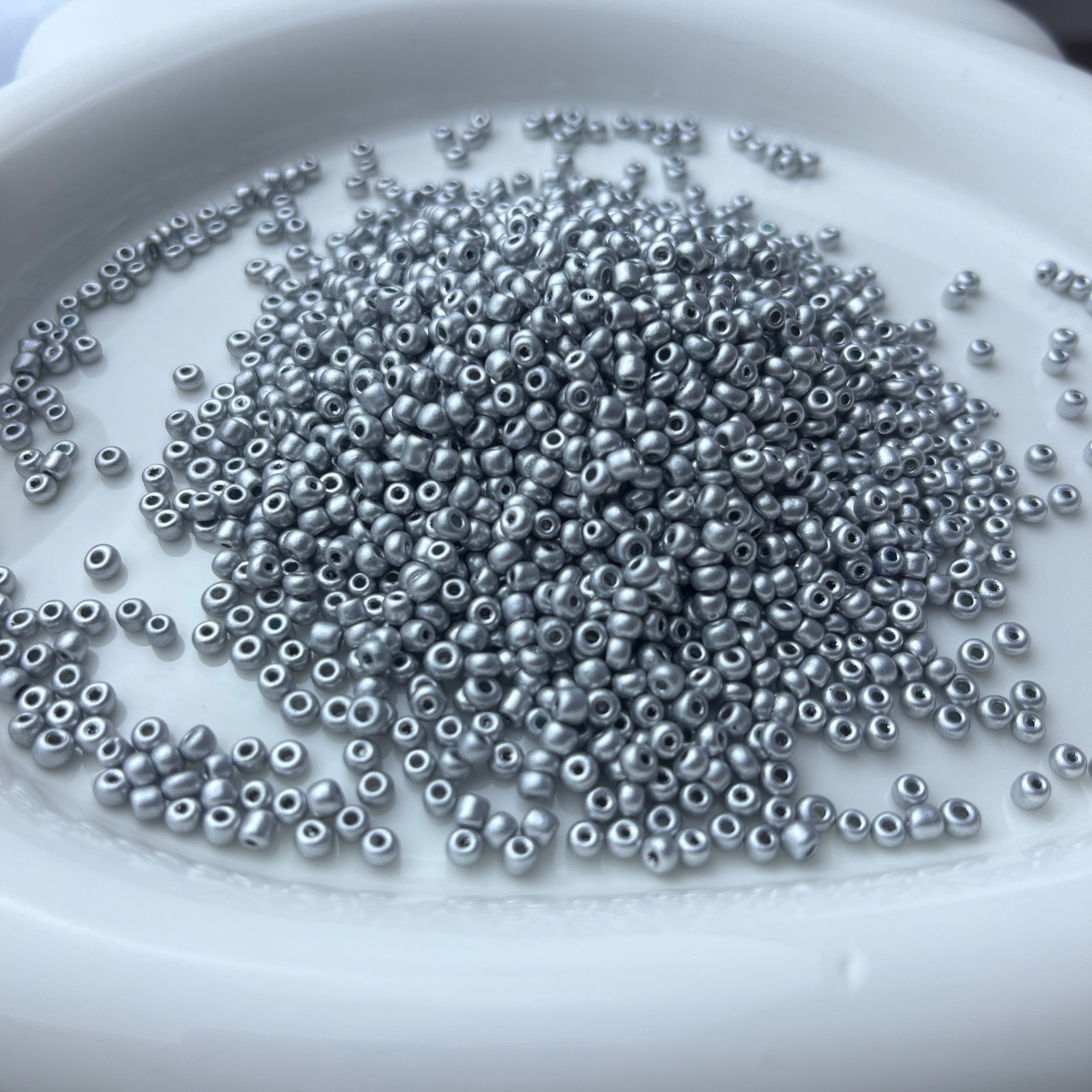 Seed beads (3mm)