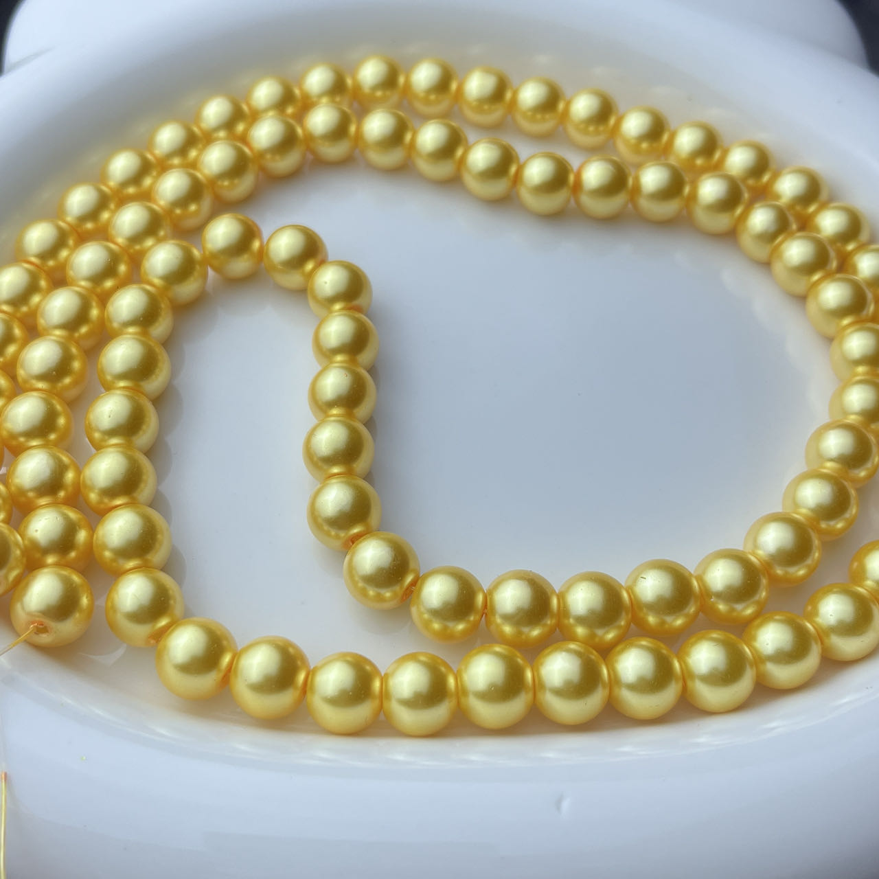 Glass pearl beads