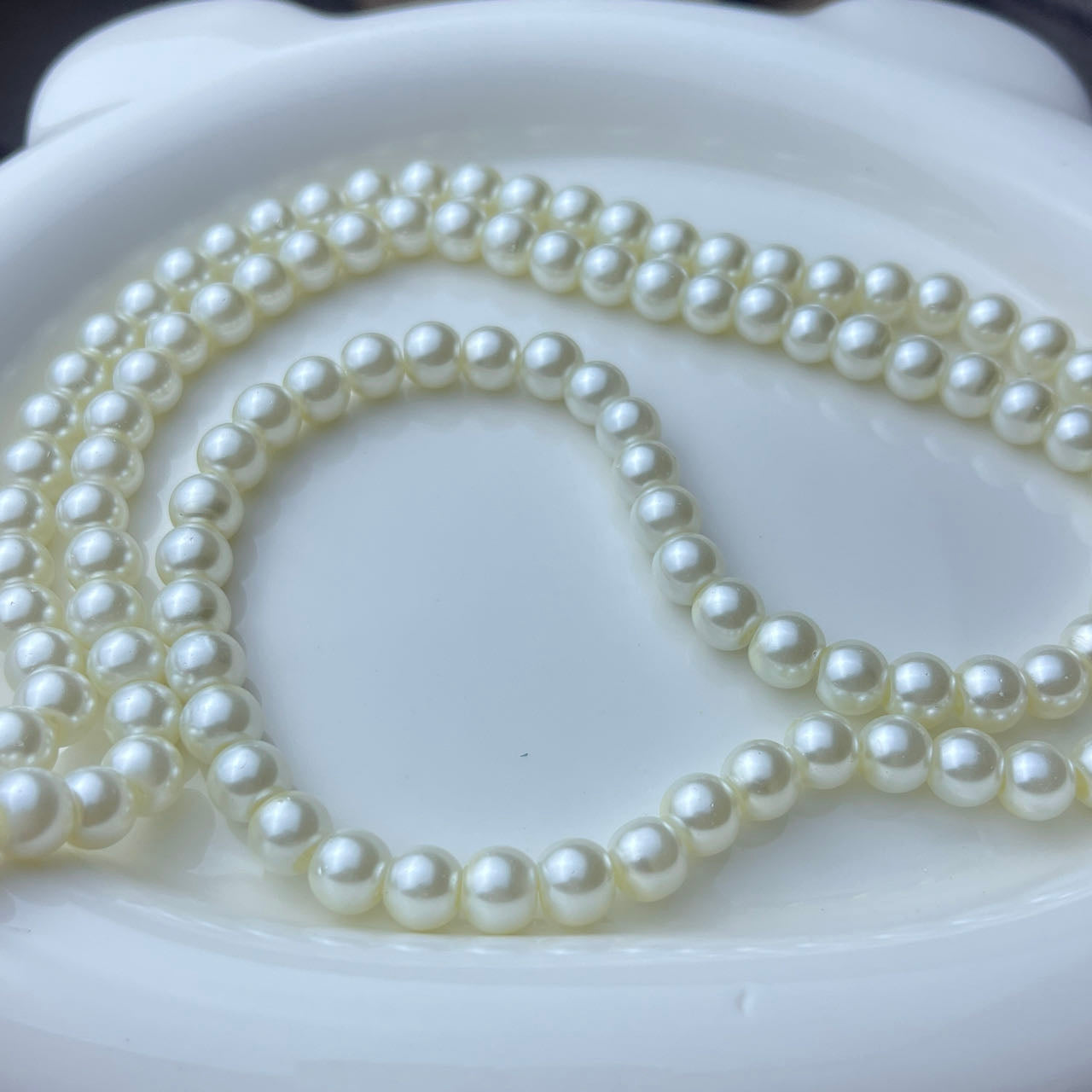 Glass pearl beads